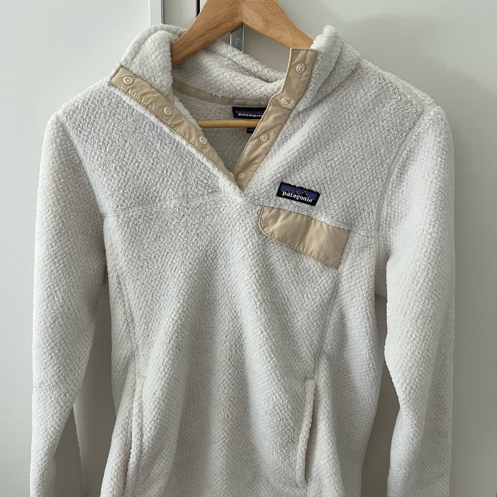 Patagonia Cream Turtleneck Sweater with Plush Texture